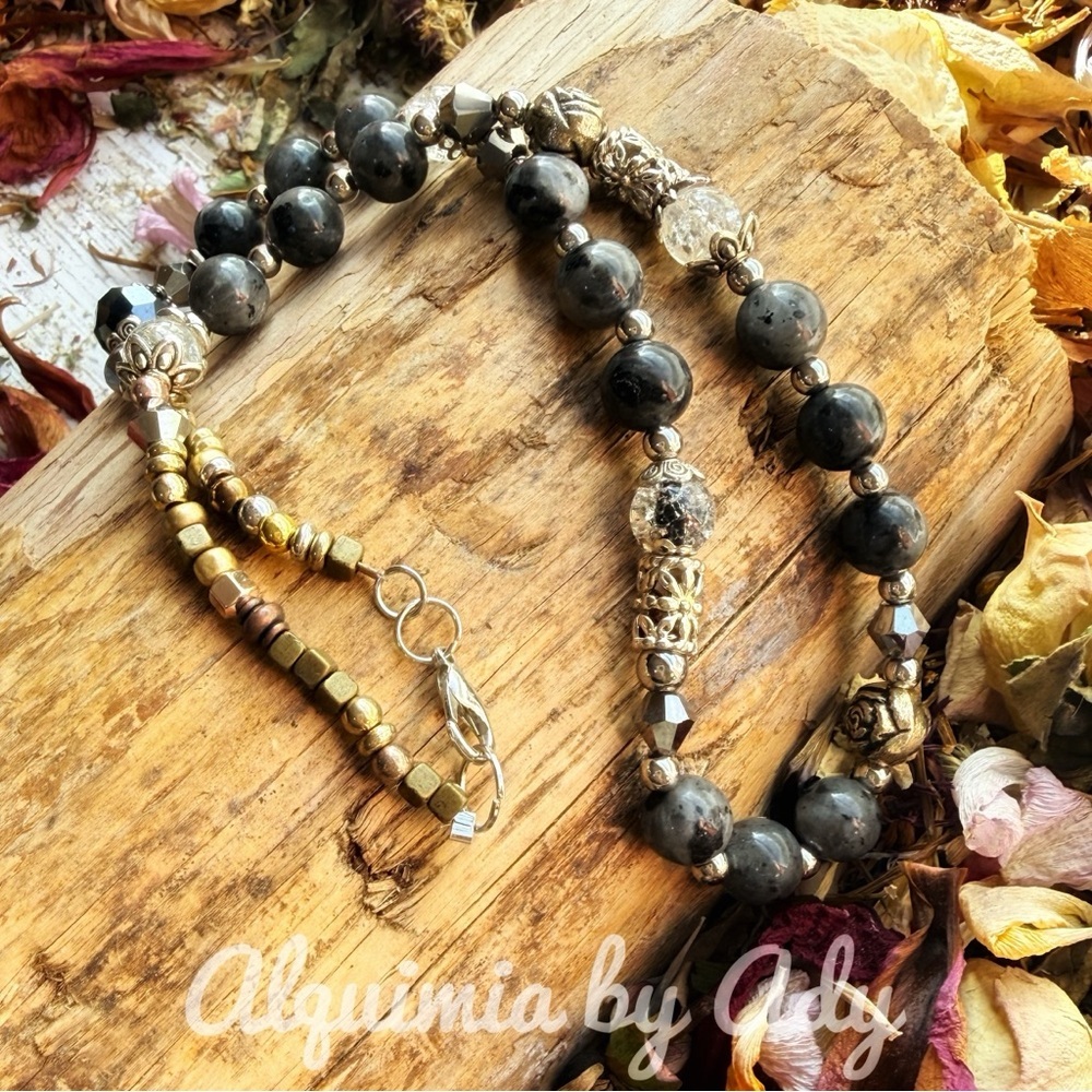 Alquimia Black labradorite and Gold Beaded Necklace
